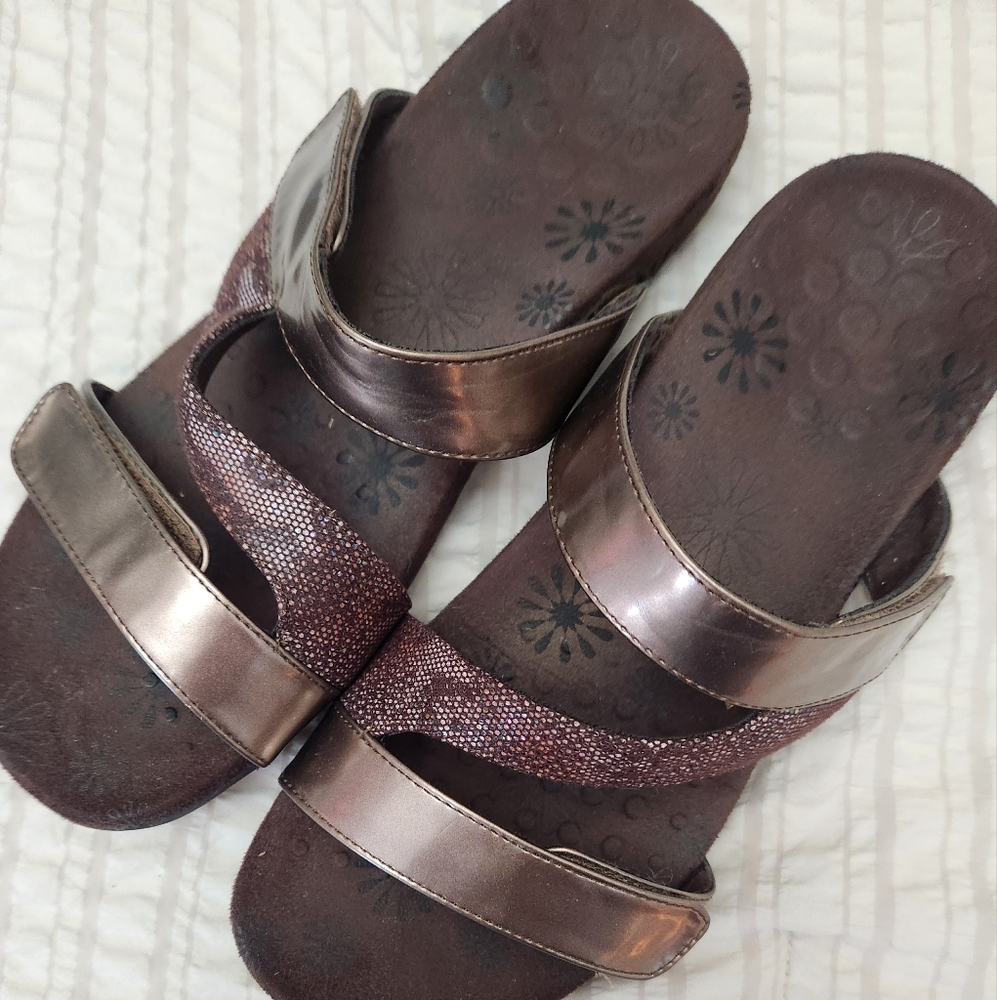Vionic Sandels size 10